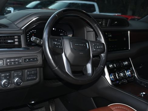 Used 2023 GMC Yukon Denali Ultimate image 9