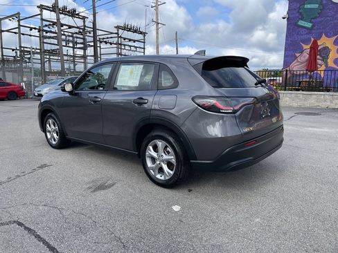 Used 2023 Honda HR-V LX image 3