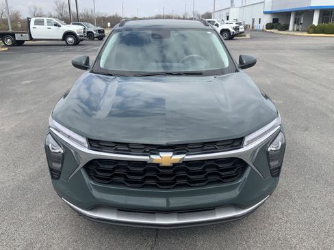 Used 2025 Chevrolet Trax LT image 3