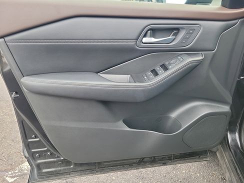 Used 2023 Nissan Rogue SL image 18