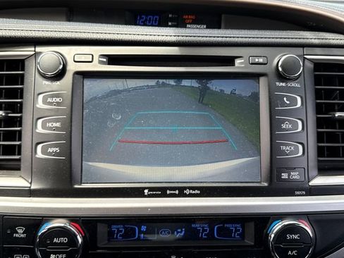Used 2017 Toyota Highlander XLE AWD/4WD image 30