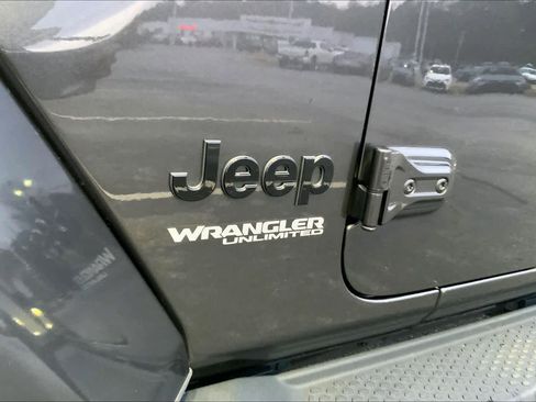 Used 2021 Jeep Wrangler Unlimited Sahara image 27