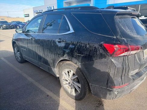 Used 2022 Chevrolet Equinox LT image 2