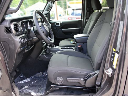 Used 2023 Jeep Wrangler Unlimited w/ Cold Weather Group AWD/4WD image 21