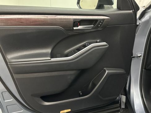 Certified 2021 Toyota Highlander Platinum AWD/4WD image 17