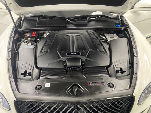 Used 2024 Bentley Bentayga image 48