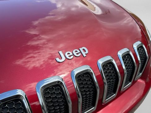 Used 2015 Jeep Cherokee Latitude w/ Cold Weather Group AWD/4WD image 32