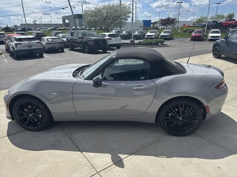 New 2026 MAZDA MX-5 Miata Club w/ Weather Package RWD image 4