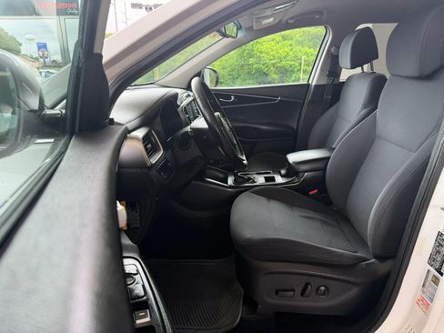 Used 2017 Kia Sorento AWD w/ LX Convenience Package image 8