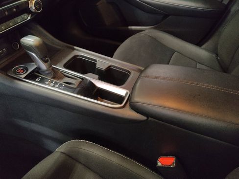 Used 2024 Nissan Sentra SV FWD image 26