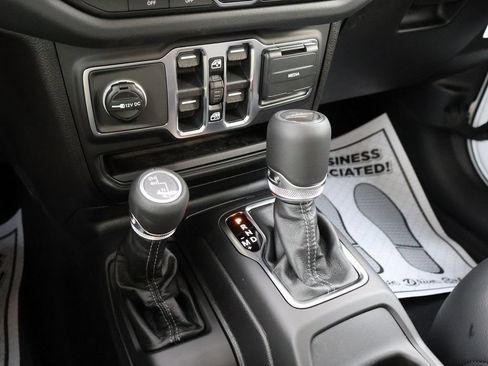 New 2026 Jeep Gladiator Sport AWD/4WD image 38