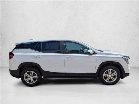 Used 2024 GMC Terrain SLE image 4
