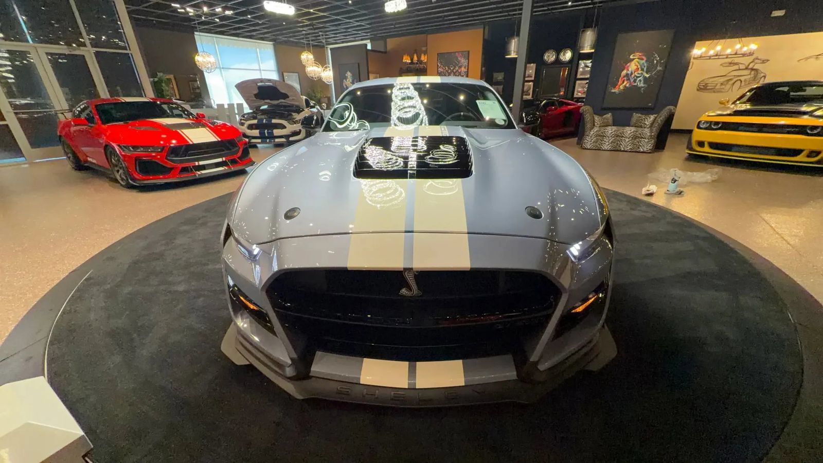 Used 2022 Ford Mustang Shelby GT500 w/ Carbon Fiber Track Pack RWD image 2