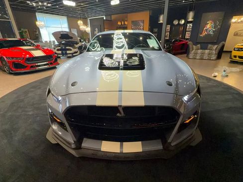 Used 2022 Ford Mustang Shelby GT500 w/ Carbon Fiber Track Pack RWD image 2