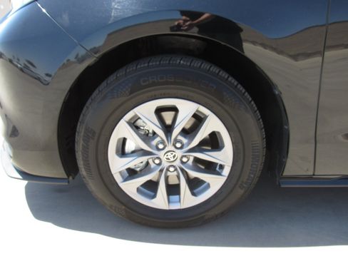 Used 2023 Toyota Sienna LE FWD image 4