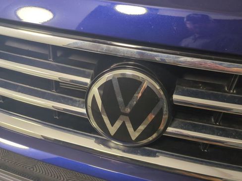 Used 2022 Volkswagen Tiguan SE AWD/4WD image 13