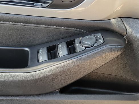 Used 2023 Chevrolet Traverse LT image 26