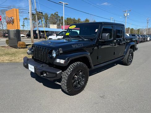Used 2023 Jeep Gladiator Sport image 3