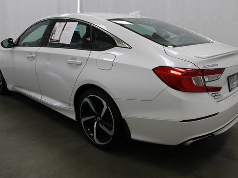 Used 2018 Honda Accord Sport image 8