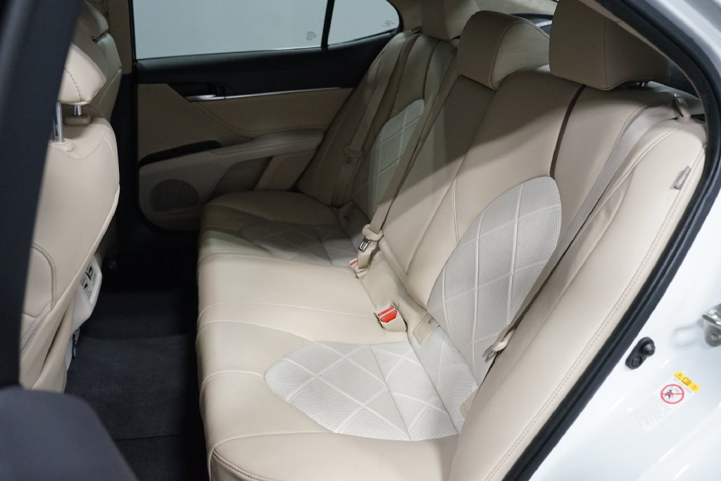 Certified 2018 Toyota Camry XLE FWD image 29