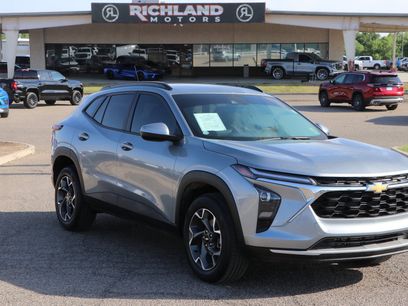 Used 2025 Chevrolet Trax LT w/ Driver Confidence Package