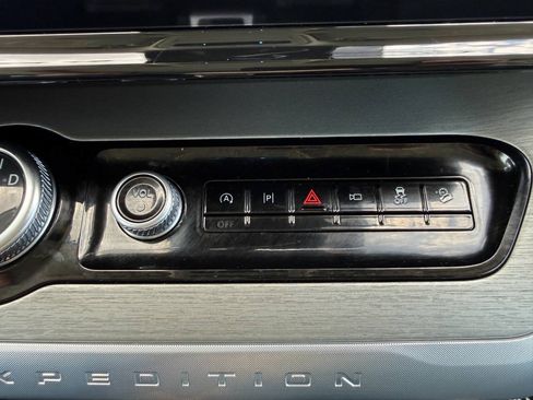 Used 2025 Ford Expedition Max Platinum AWD/4WD image 54