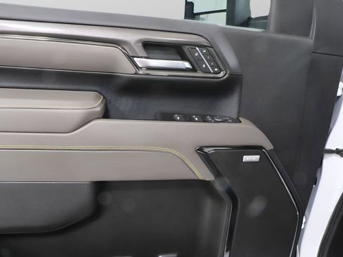 Used 2024 Chevrolet Silverado 2500 ZR2 w/ Technology Package AWD/4WD image 22