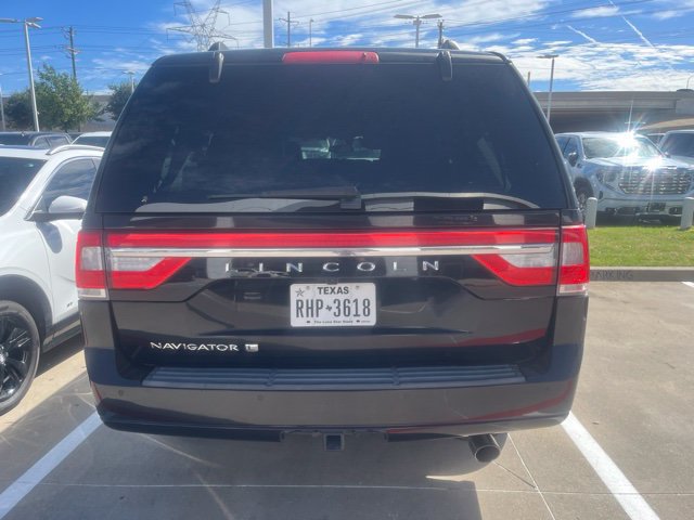 Used 2017 Lincoln Navigator L Select RWD image 6