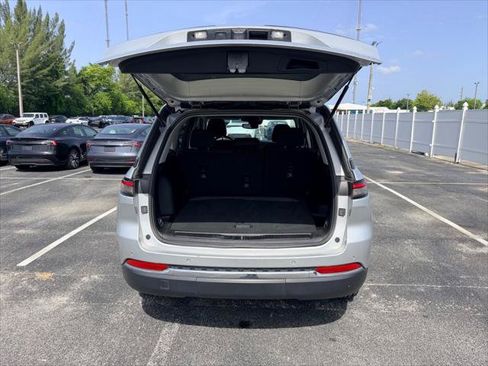 Used 2024 Jeep Grand Cherokee Laredo RWD image 23