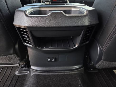 Used 2024 Toyota Tundra Limited AWD/4WD image 19