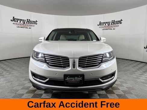 Used 2016 Lincoln MKX Reserve w/ Technology Package FWD image 3