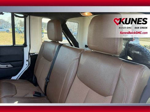 Used 2016 Jeep Wrangler Unlimited Sahara image 9