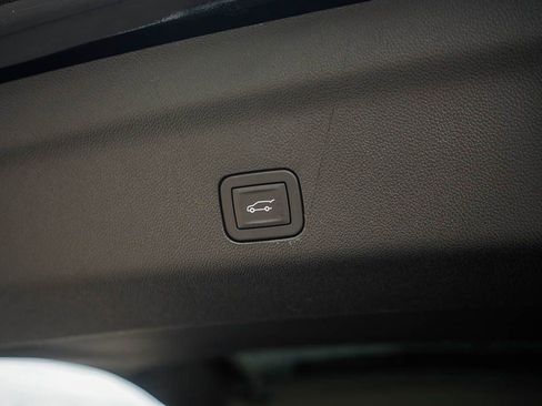 New 2026 GMC Yukon XL Denali w/ Denali Reserve Package AWD/4WD image 9
