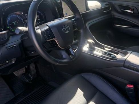 Used 2023 Toyota Crown XLE image 13