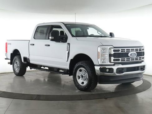 Used 2024 Ford F250 XLT AWD/4WD image 2
