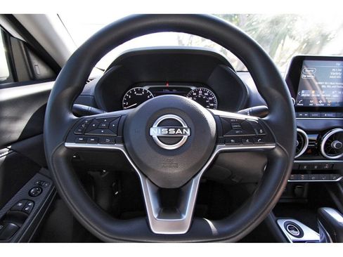 Used 2025 Nissan Sentra SV FWD image 14