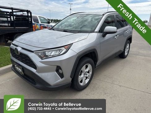 Used 2019 Toyota RAV4 XLE w/ Convenience Package FWD image 8