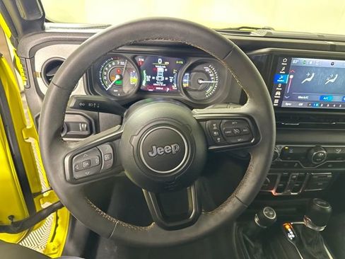 Used 2024 Jeep Wrangler Unlimited image 14
