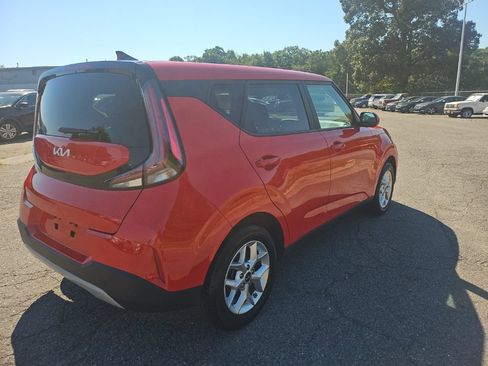 Used 2023 Kia Soul LX w/ LX Technology Package FWD image 6