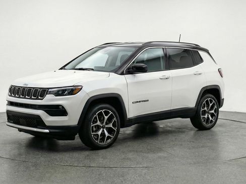 Used 2025 Jeep Compass Limited AWD/4WD image 3