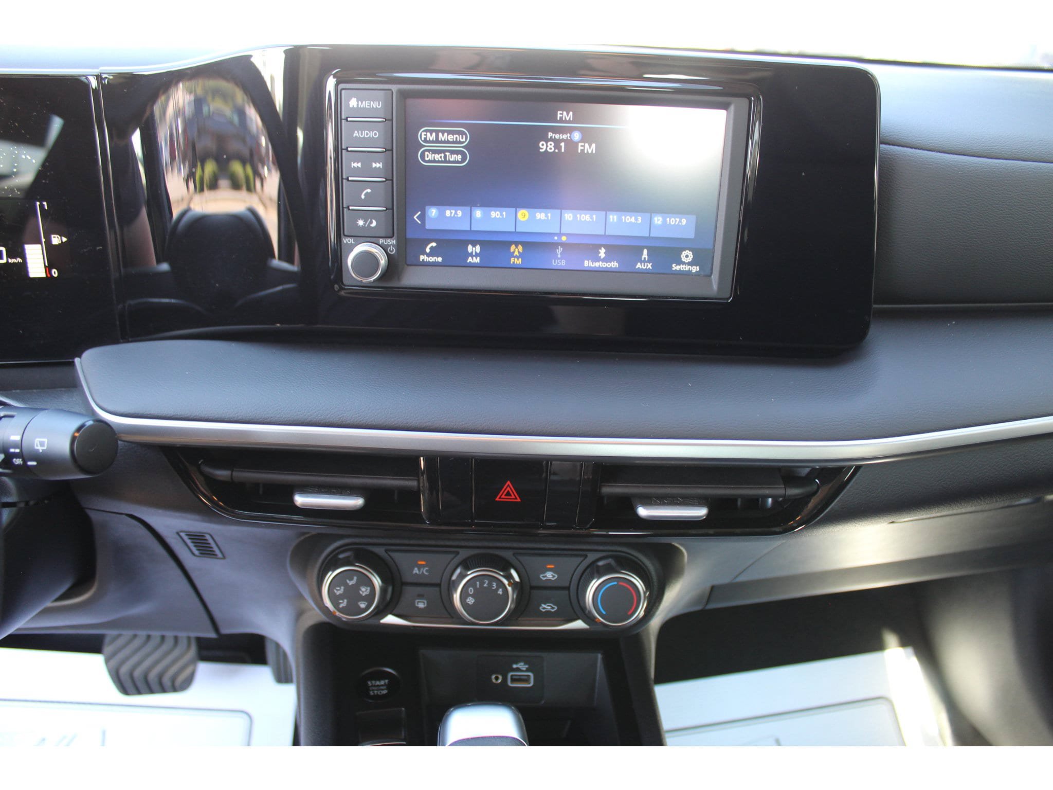 Used 2025 Nissan Kicks S AWD/4WD image 10