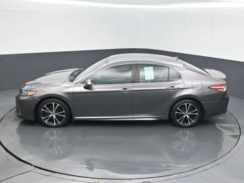 Used 2020 Toyota Camry SE FWD image 15
