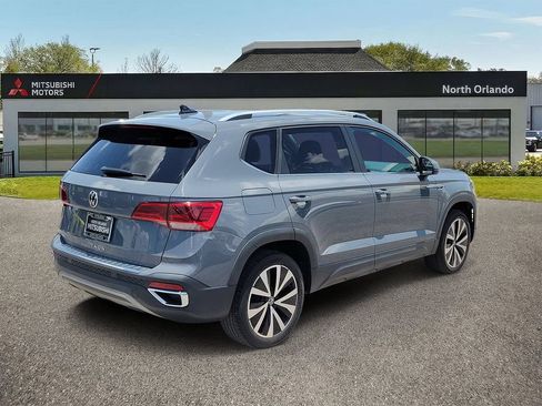 Used 2022 Volkswagen Taos SE FWD image 3