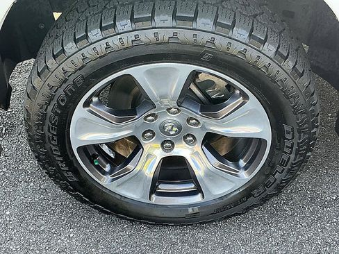 Used 2022 RAM 1500 Laramie AWD/4WD image 9