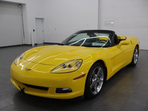Used 2007 Chevrolet Corvette Convertible w/ Preferred Equipment Group RWD image 40