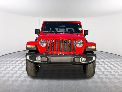 Used 2023 Jeep Gladiator Sport image 2