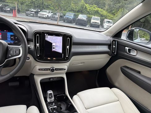 Certified 2026 Volvo XC40 B5 Plus w/ Protection Package Premier AWD/4WD image 31