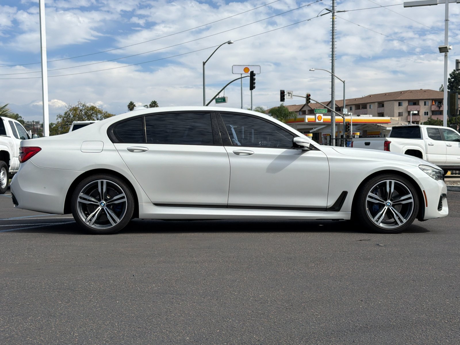 Used 2019 BMW 740i w/ M Sport Package RWD image 6