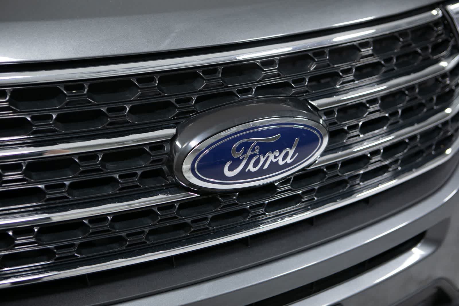 Used 2023 Ford Explorer XLT RWD image 17