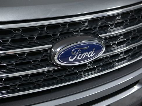 Used 2023 Ford Explorer XLT RWD image 17